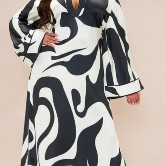 Black and White Abstract Kaftan NWT sold out style runs big - Picture 5 of 8